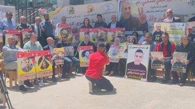 وقفة مع الأسرى في البيرة (5)